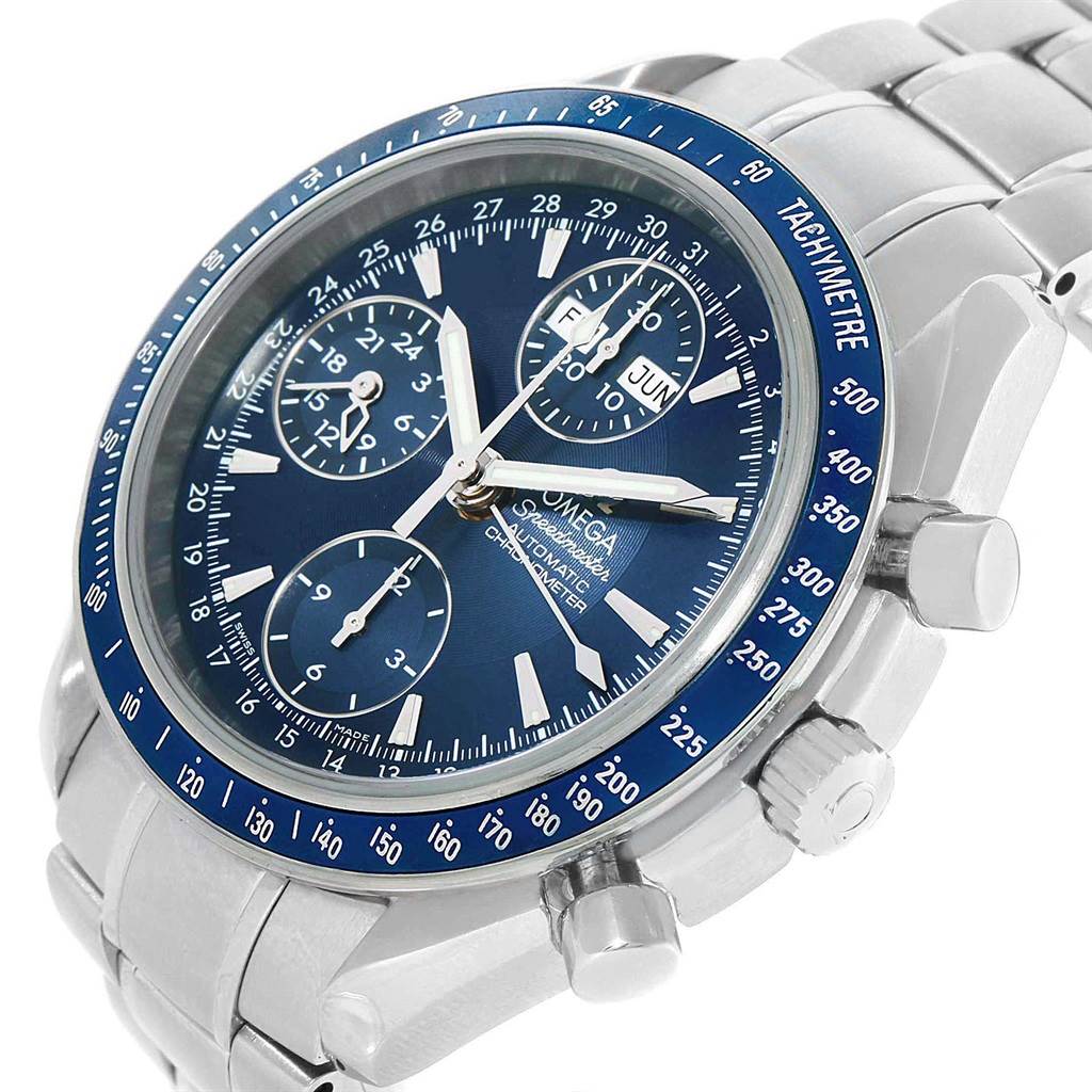 This close-up angle of the Omega Speedmaster 3222.80.00 Men
s Stainless Steel Blue Dial 3222.80.00 Men
s Stainless Steel Blue Dial watch shows the face, bezel, subdials, crown, and part of the bracelet.