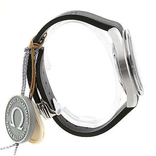 This image shows a side profile of an Omega Speedmaster 321.32.44.50.01.001 Men
s Stainless Steel Black Dial 321.32.44.50.01.001 Men
s Stainless Steel Black Dial watch, focusing on its case, bezel, and bracelet.