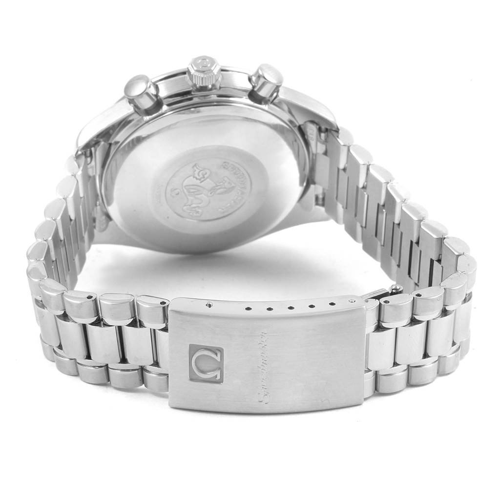 This image shows the back view of the Omega Speedmaster 3511.50.00 Men
s Stainless Steel Black Dial 3511.50.00 Men
s Stainless Steel Black Dial watch, highlighting its bracelet and clasp.