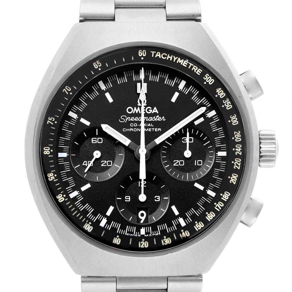 The image shows a frontal view of an Omega Speedmaster 327.10.43.50.01.001 Men
s Stainless Steel Black Dial 327.10.43.50.01.001 Men
s Stainless Steel Black Dial watch, highlighting the dial, bezel, and bracelet.