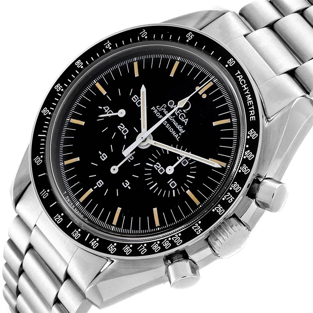 The image shows an angled view of an Omega Speedmaster 145.022 Men
s Stainless Steel Black Dial 145.022 Men
s Stainless Steel Black Dial watch, highlighting the dial, bezel, and part of the stainless steel bracelet.