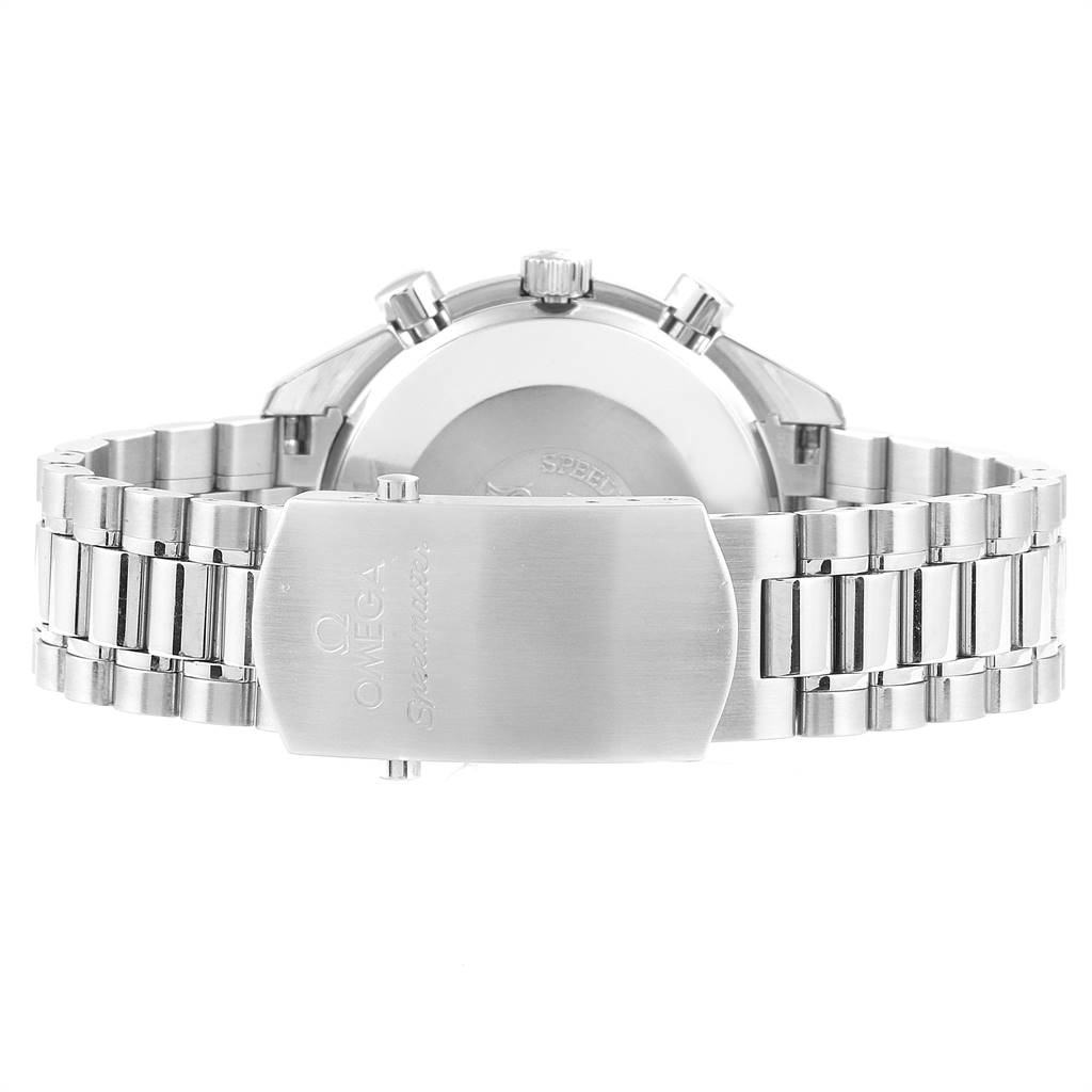 The image shows the back view of an Omega Speedmaster 3539.50.00 Men
s Stainless Steel Black Dial 3539.50.00 Men
s Stainless Steel Black Dial watch, highlighting the clasp and the stainless steel bracelet.