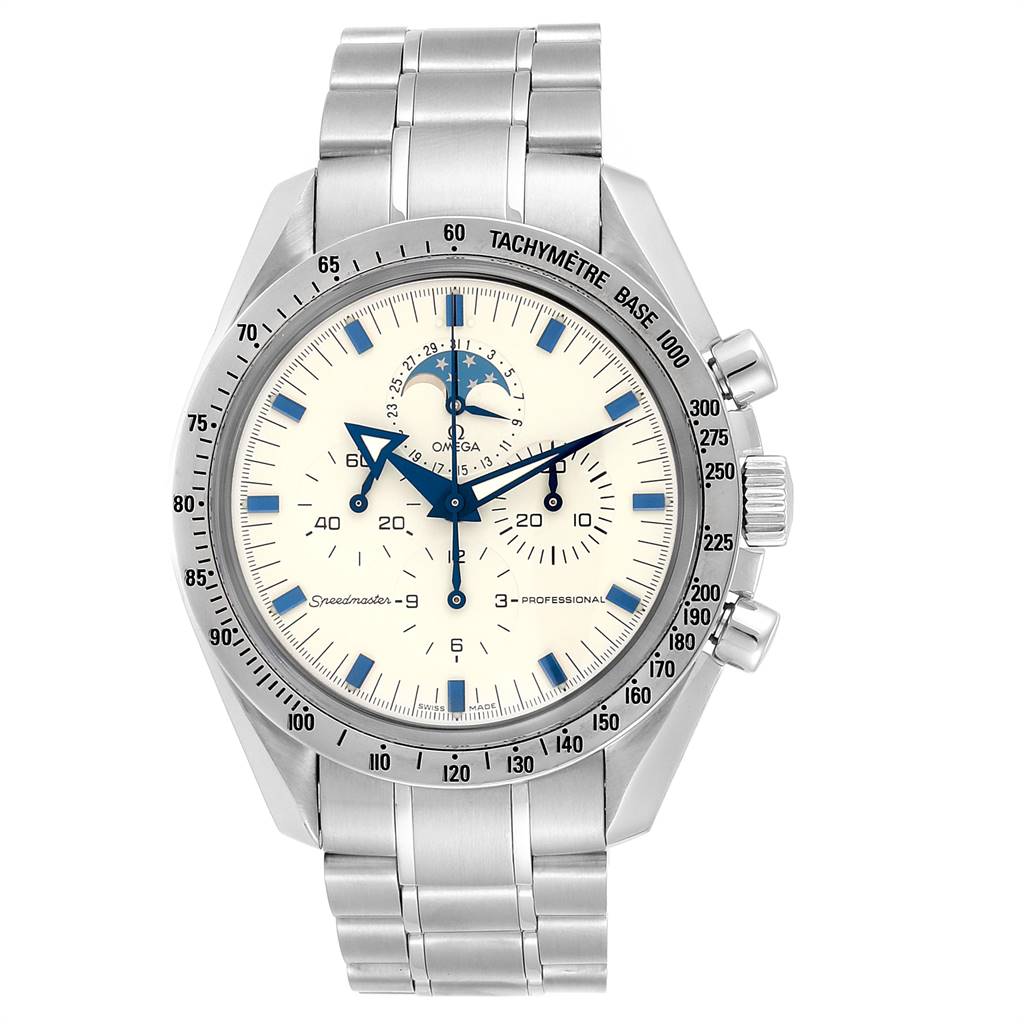 The image shows an Omega Speedmaster 3575.20.00 Men
s Stainless Steel White Dial 3575.20.00 Men
s Stainless Steel White Dial watch from a front angle, highlighting its face, bezel, and metal bracelet.