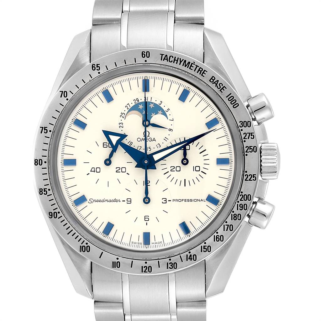 The image shows a front view of an Omega Speedmaster 3575.20.00 Men
s Stainless Steel White Dial 3575.20.00 Men
s Stainless Steel White Dial watch displaying its face, bezel, and bracelet.