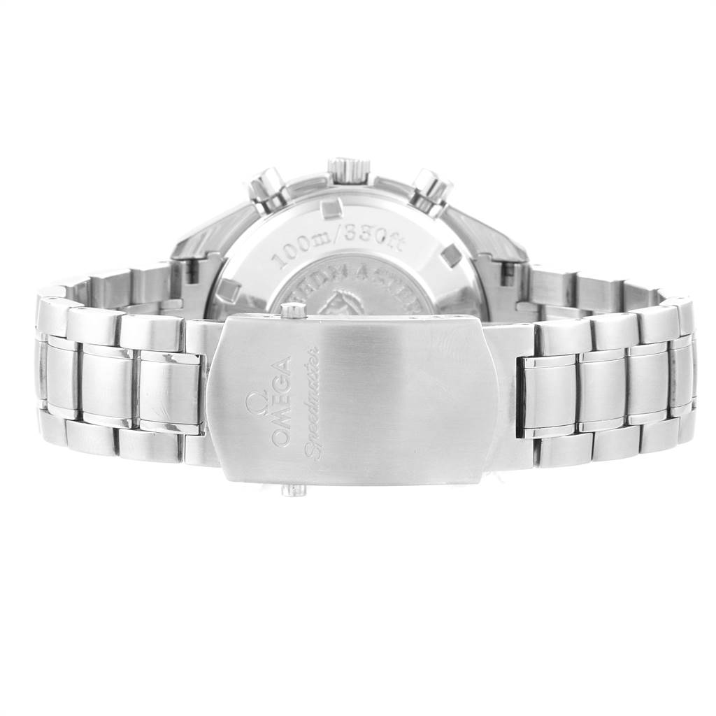 This image shows the back and clasp of the Omega Speedmaster 3211.50.00 Men
s Stainless Steel Black Dial 3211.50.00 Men
s Stainless Steel Black Dial watch, highlighting its metal bracelet.