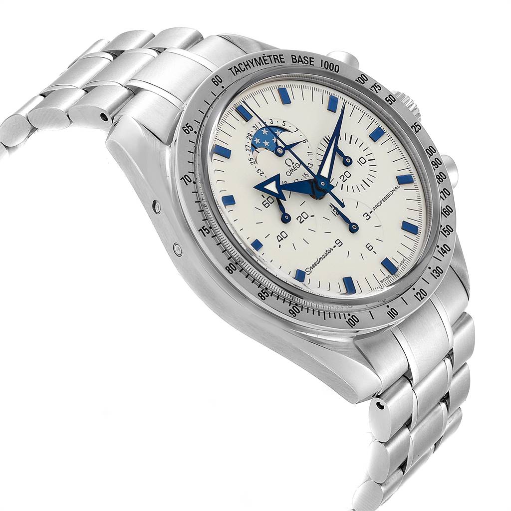 The Omega Speedmaster 3575.20.00 Men
s Stainless Steel White Dial 3575.20.00 Men
s Stainless Steel White Dial watch is shown at a slight angle, focusing on the face, bezel, tachymeter, and part of the bracelet.