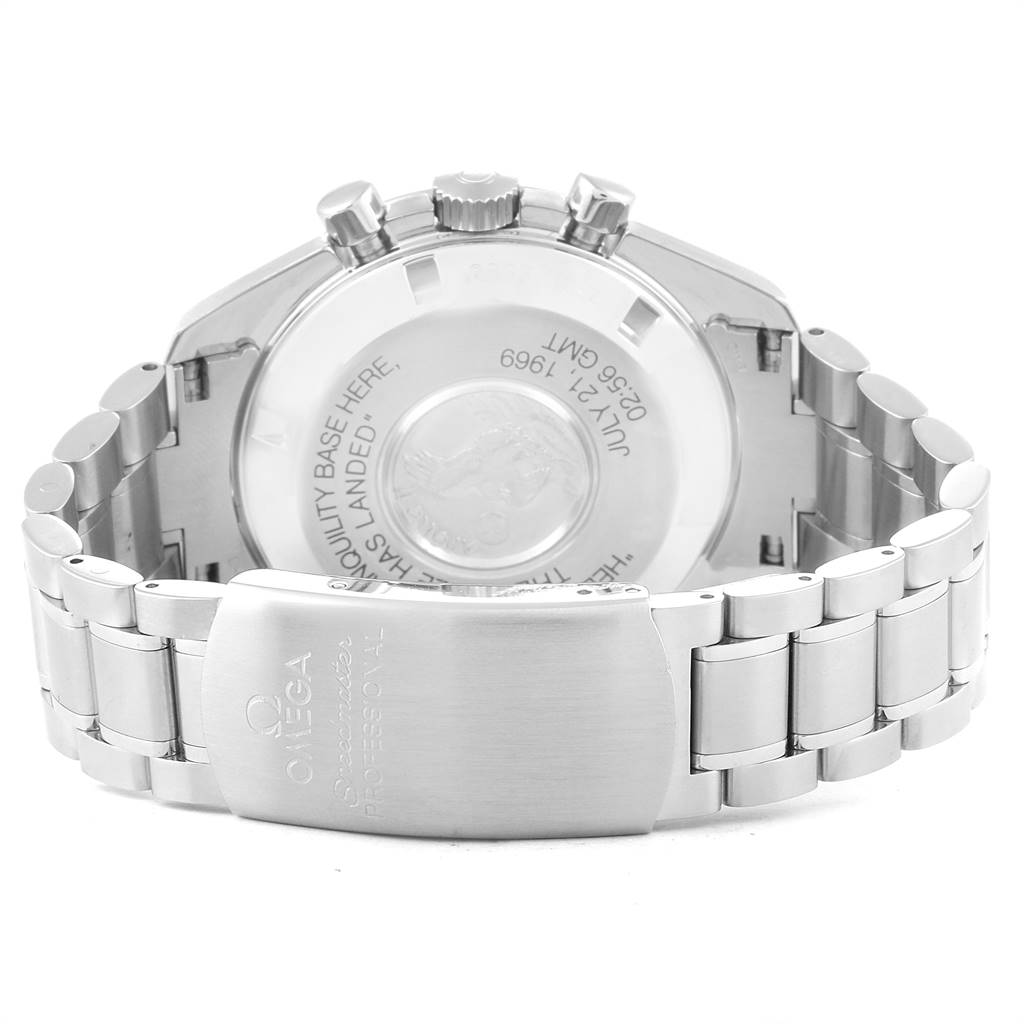 The image shows the back case and bracelet clasp of the Omega Speedmaster 3560.50.00 Men
s Stainless Steel Black Dial 3560.50.00 Men
s Stainless Steel Black Dial watch, highlighting its engravings.