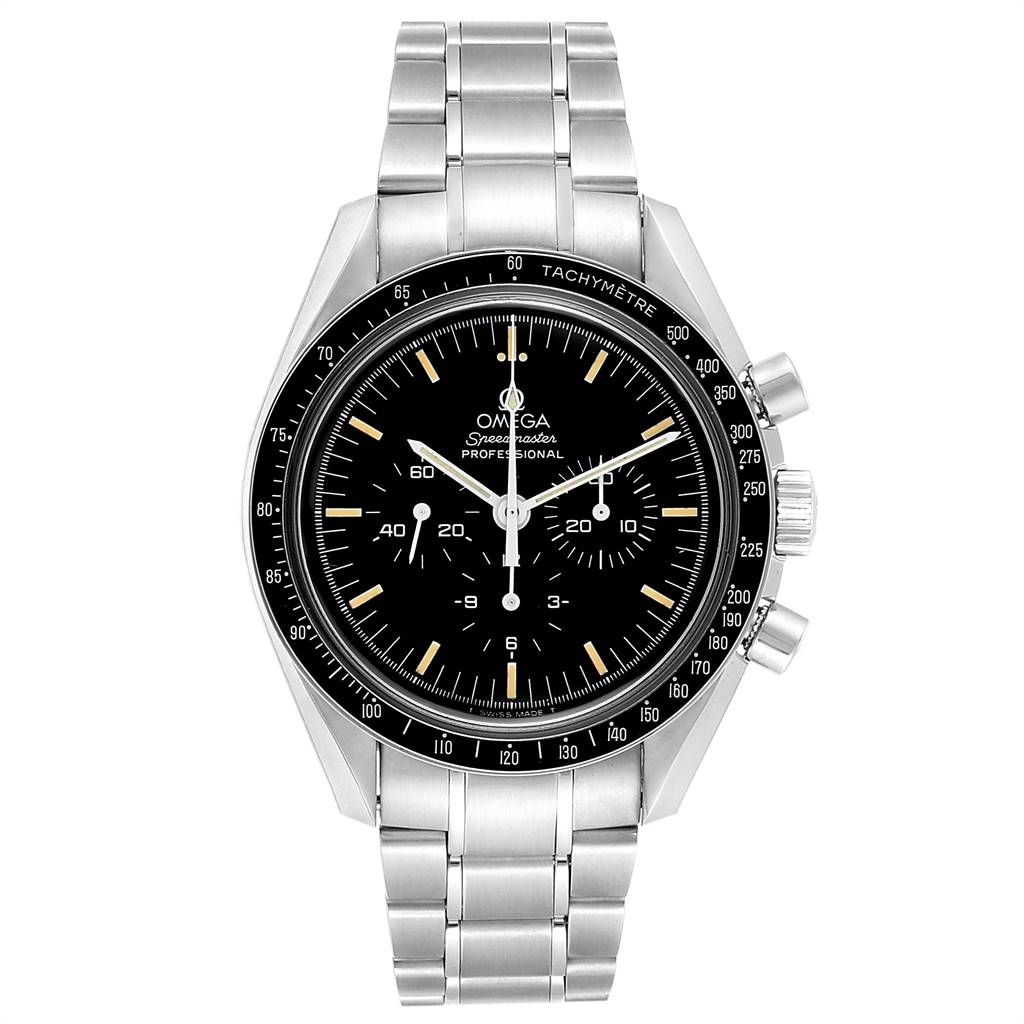 This image shows a front view of an Omega Speedmaster 3570.50.00 Men
s Stainless Steel Black Dial 3570.50.00 Men
s Stainless Steel Black Dial watch, highlighting its dial, bezel, and stainless steel bracelet.