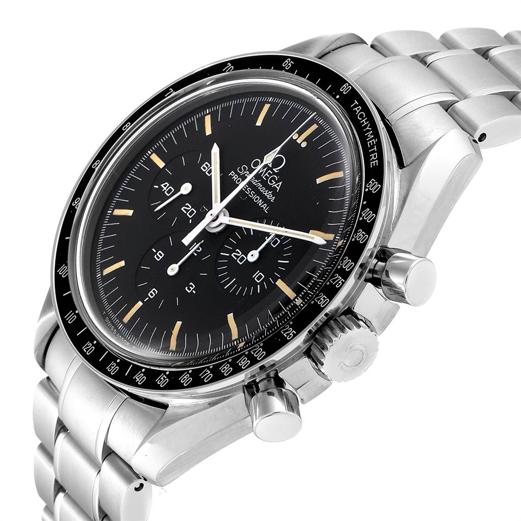 The image shows an angled view of the Omega Speedmaster 3570.50.00 Men
s Stainless Steel Black Dial 3570.50.00 Men
s Stainless Steel Black Dial watch, highlighting the face, case, crown, pushers, and metal bracelet.
