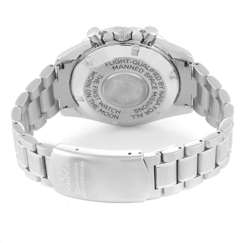 The image shows the back and bracelet of the Omega Speedmaster 3570.50.00 Men
s Stainless Steel Black Dial 3570.50.00 Men
s Stainless Steel Black Dial watch, highlighting the engravings and clasp.
