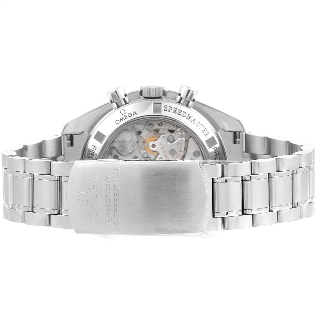 The image shows the rear and bracelet of the Omega Speedmaster 3572.50.00 Men
s Stainless Steel Black Dial 3572.50.00 Men
s Stainless Steel Black Dial watch, highlighting its clasp and movement through the transparent case back.