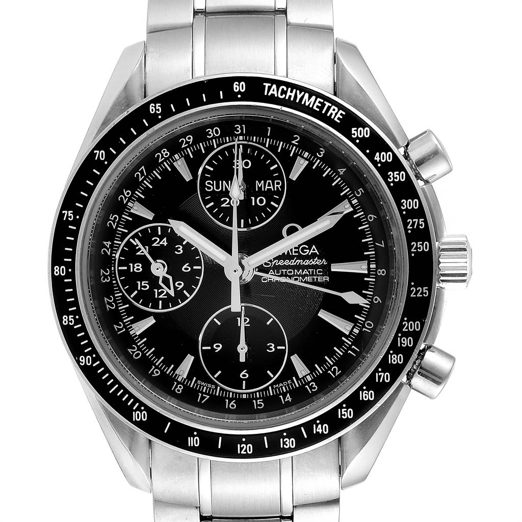 The image shows the face and bracelet of an Omega Speedmaster 3220.50.00 Men
s Stainless Steel Black Dial 3220.50.00 Men
s Stainless Steel Black Dial watch, displaying its tachymeter bezel and chronograph sub-dials.