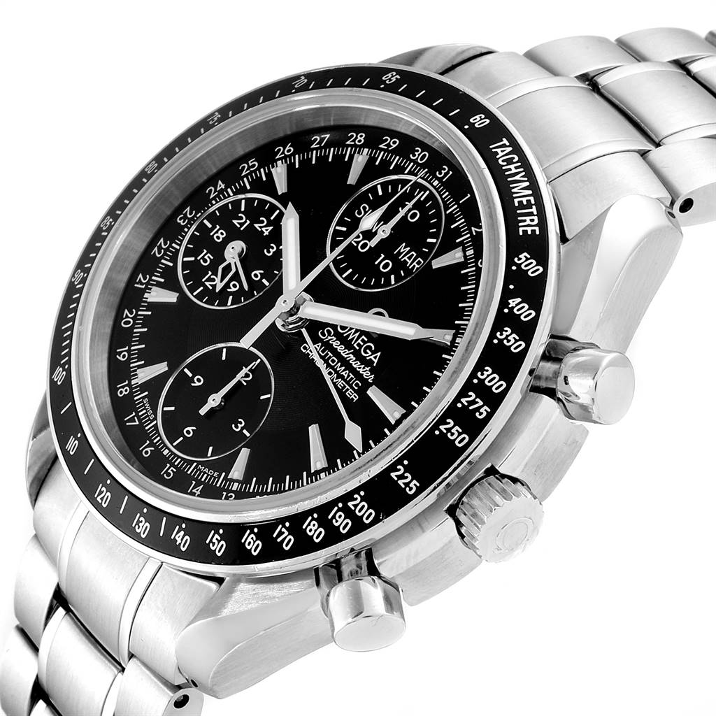 The image shows a side-angle view of the Omega Speedmaster 3220.50.00 Men
s Stainless Steel Black Dial 3220.50.00 Men
s Stainless Steel Black Dial watch highlighting its dial, bezel, and metal bracelet.