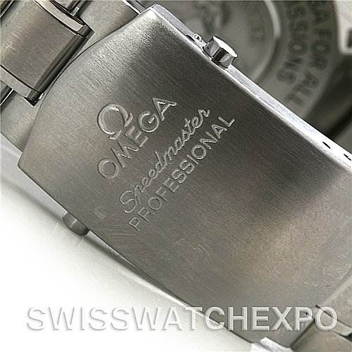 This image shows the clasp of an Omega Speedmaster SPEEDMASTER PROFESSIONAL Men
s Stainless Steel Black Dial SPEEDMASTER PROFESSIONAL Men
s Stainless Steel Black Dial Professional watch from a close-up angle.