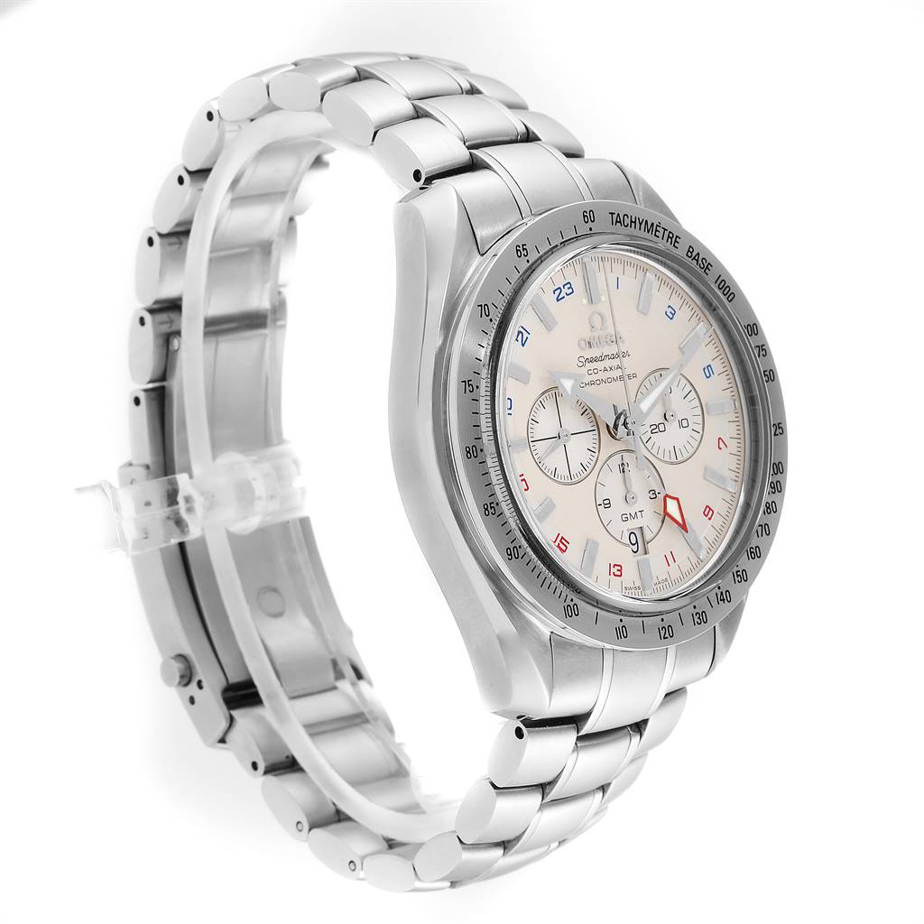 This image shows a side angle view of the Omega Speedmaster 3581.30.00 Men
s Stainless Steel White Dial 3581.30.00 Men
s Stainless Steel White Dial watch, highlighting its stainless steel case and bracelet.