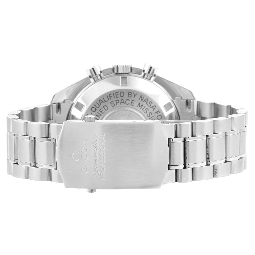 This image shows the back view of the Omega Speedmaster 3570.50.00 Men
s Stainless Steel Black Dial 3570.50.00 Men
s Stainless Steel Black Dial, highlighting its clasp and bracelet.