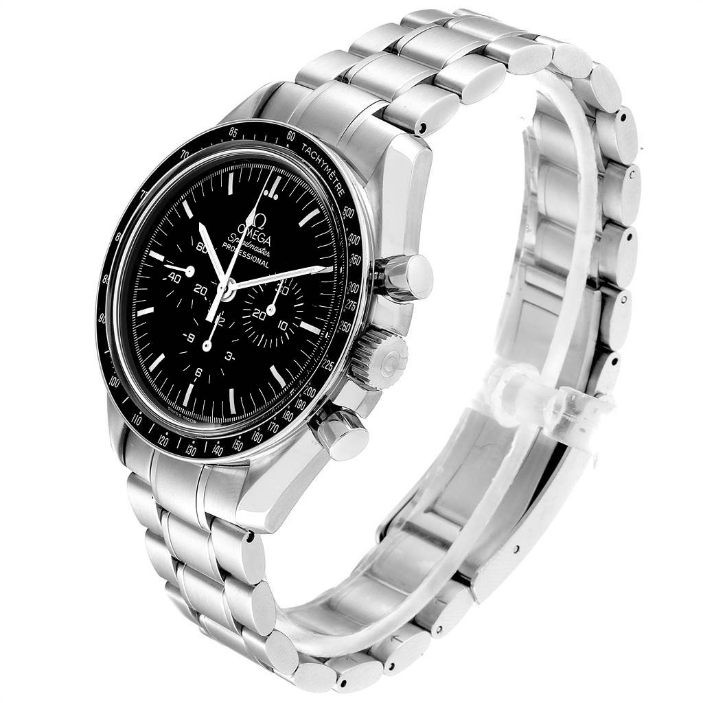 This image shows an angled view of an Omega Speedmaster 3560.50.00 Men
s Stainless Steel Black Dial 3560.50.00 Men
s Stainless Steel Black Dial watch displaying its face, bezel, pushers, and stainless steel bracelet.