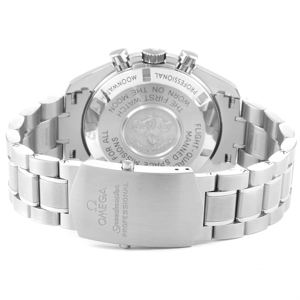 The image shows the back and clasp of the Omega Speedmaster 311.30.42.30.01.005 Men
s Stainless Steel Black Dial 311.30.42.30.01.005 Men
s Stainless Steel Black Dial watch, highlighting the bracelet and engravings.