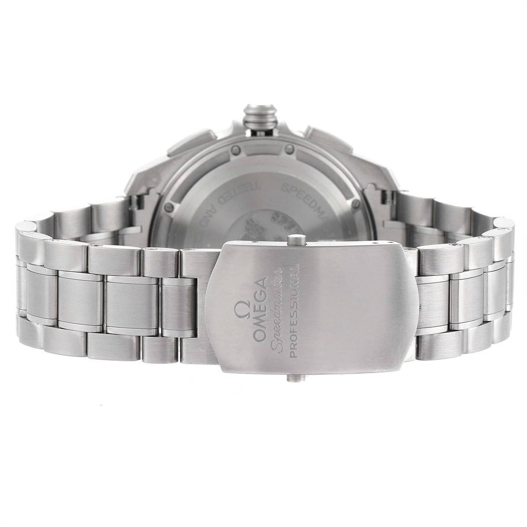 The image shows the back view of the Omega Speedmaster 318.90.45.79.01.001 Men's Titanium Black Dial 318.90.45.79.01.001 Men's Titanium Black Dial watch, focusing on its clasp and bracelet.