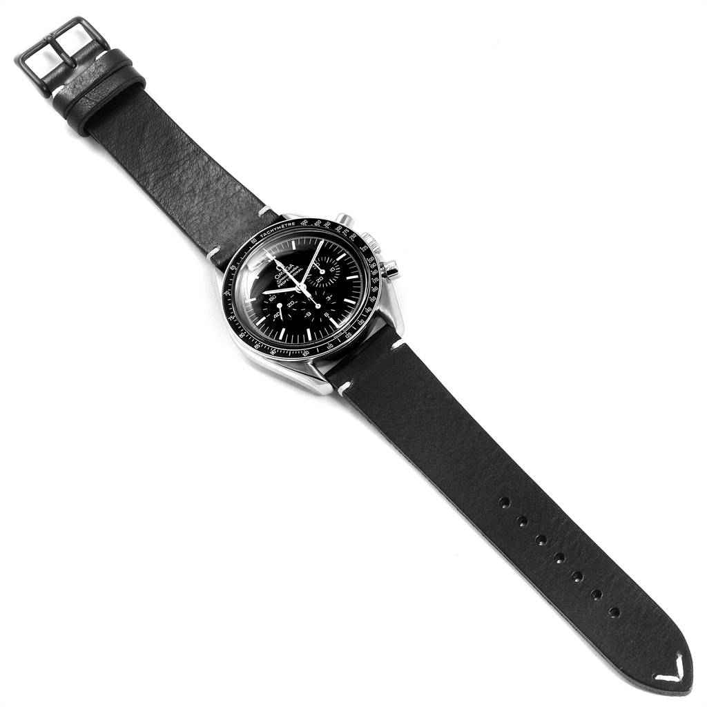 The image shows a top-down view of an Omega Speedmaster 3570.50.00 Men
s Stainless Steel Black Dial 3570.50.00 Men
s Stainless Steel Black Dial watch with a black dial and leather strap.