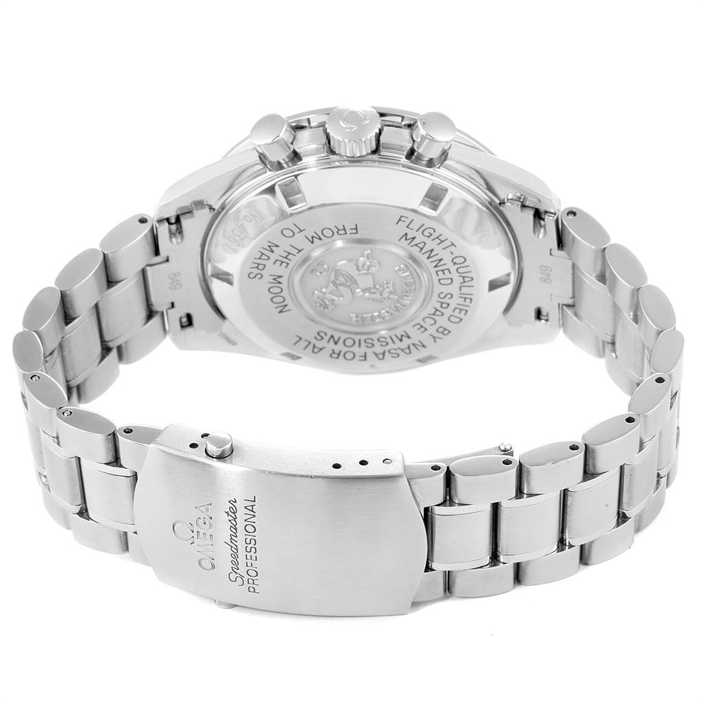 The image shows the back case and stainless steel bracelet of an Omega Speedmaster 3577.50.00 Men
s Stainless Steel Black Dial 3577.50.00 Men
s Stainless Steel Black Dial watch.