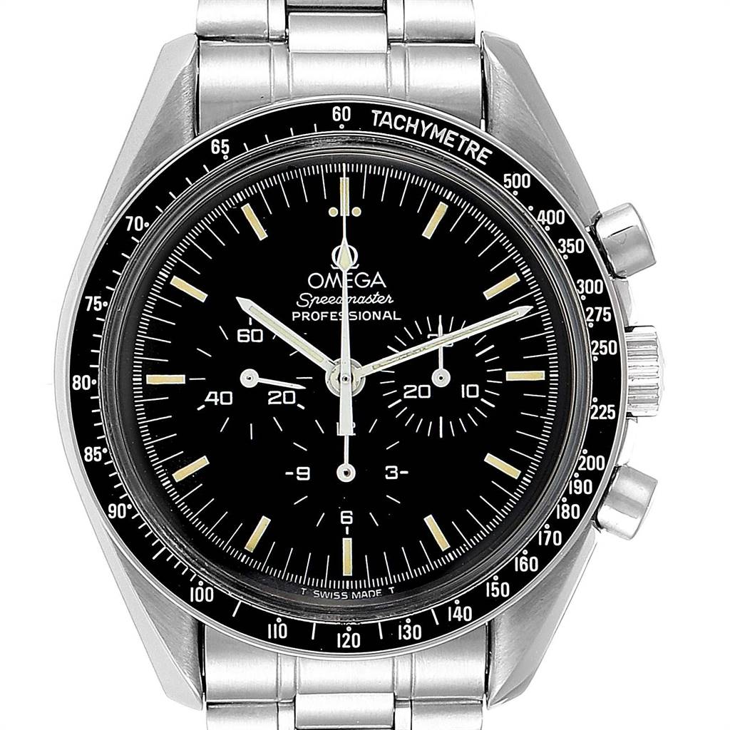 This image shows a front view of an Omega Speedmaster 3570.50.00 Men
s Stainless Steel Black Dial 3570.50.00 Men
s Stainless Steel Black Dial watch, highlighting the dial, bezel, and part of the stainless steel bracelet.