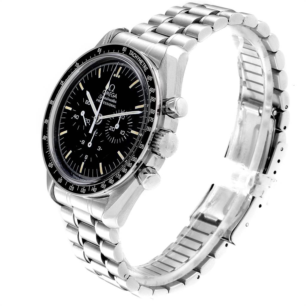 The image shows a side angle of the Omega Speedmaster 3570.50.00 Men
s Stainless Steel Black Dial 3570.50.00 Men
s Stainless Steel Black Dial watch, highlighting its bracelet, case, and tachymeter bezel.