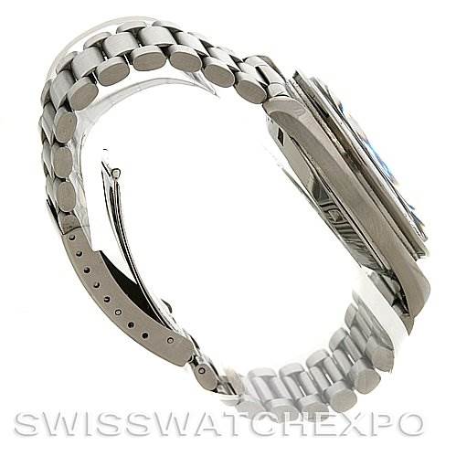 This image shows the side profile of the Omega Speedmaster Men
s Stainless Steel Black Dial Men
s Stainless Steel Black Dial watch, highlighting the bracelet and case.