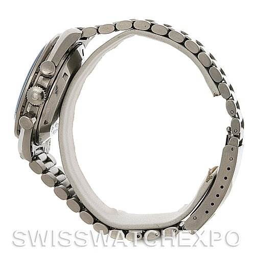 This image shows a side view of the Omega Speedmaster Men
s Stainless Steel Black Dial Men
s Stainless Steel Black Dial watch, highlighting the side profile and bracelet.