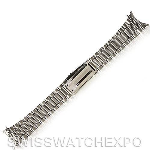 This image shows a stainless steel bracelet for the Omega Speedmaster Men
s Stainless Steel Black Dial Men
s Stainless Steel Black Dial model, viewed from above in its entirety.