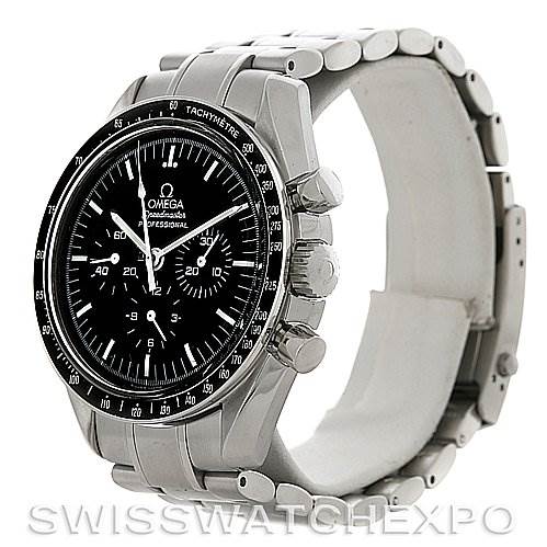 This image shows a side-front angle of the Omega Speedmaster 3572.50.00 Men
s Stainless Steel Black Dial 3572.50.00 Men
s Stainless Steel Black Dial, highlighting the watch face, crown, buttons, and metal bracelet.