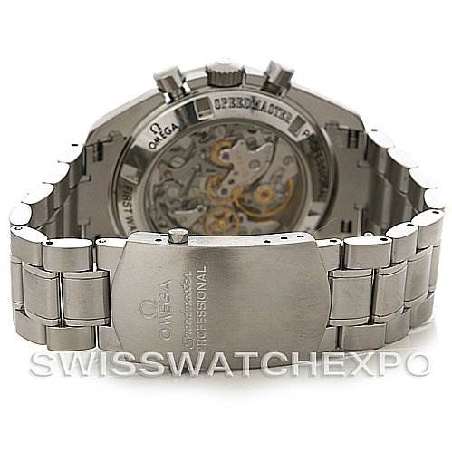 The image shows the back view of an Omega Speedmaster 3572.50.00 Men
s Stainless Steel Black Dial 3572.50.00 Men
s Stainless Steel Black Dial watch, highlighting the bracelet and the transparent case back.