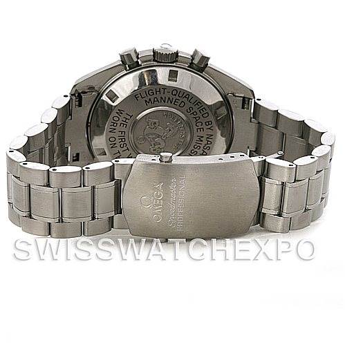 This image shows the back case and bracelet of the Omega Speedmaster 3570.50.00 Men
s Stainless Steel Black Dial 3570.50.00 Men
s Stainless Steel Black Dial watch, highlighting the clasp and engravings.