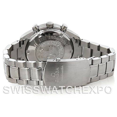 The image shows the back view of an Omega Speedmaster 3211.30.00 Men
s Stainless Steel Silver Dial 3211.30.00 Men
s Stainless Steel Silver Dial, displaying its clasp and bracelet.