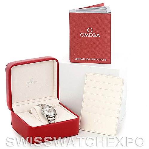 The image shows an Omega Speedmaster 3513.30.00 Men
s Stainless Steel Silver Dial 3513.30.00 Men
s Stainless Steel Silver Dial watch in its box, accompanied by an operating instructions manual and a cardholder.