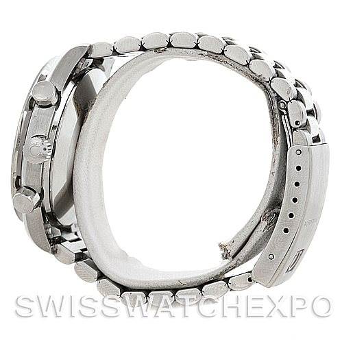 The side view of the Omega Speedmaster 3510.50.00 Men
s Stainless Steel Black Dial 3510.50.00 Men
s Stainless Steel Black Dial watch shows the case, pushers, crown, and part of the bracelet with the clasp.