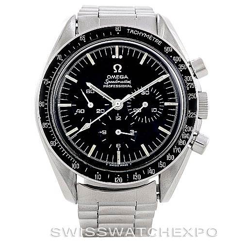 This image shows a frontal view of an Omega Speedmaster Men
s Stainless Steel Black Dial Men
s Stainless Steel Black Dial watch, highlighting the dial, tachymeter bezel, and metal bracelet.