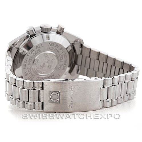 The image shows the back and bracelet of the Omega Speedmaster 3590.50.00 Men
s Stainless Steel Black Dial 3590.50.00 Men
s Stainless Steel Black Dial watch, highlighting the clasp and case back.