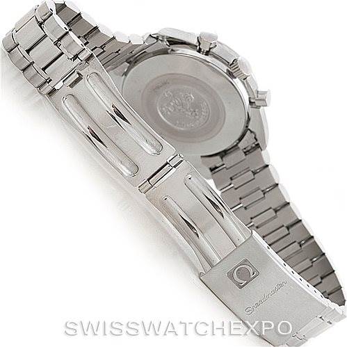 This image shows the back and clasp of an Omega Speedmaster 3510.50.00 Men
s Stainless Steel Black Dial 3510.50.00 Men
s Stainless Steel Black Dial watch, highlighting the stainless steel bracelet and the inscribed clasp.