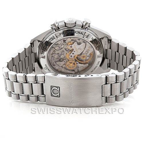 This image shows the back of an Omega Speedmaster 3572.50.00 Men
s Stainless Steel Black Dial 3572.50.00 Men
s Stainless Steel Black Dial watch, highlighting the transparent case back and metal bracelet.