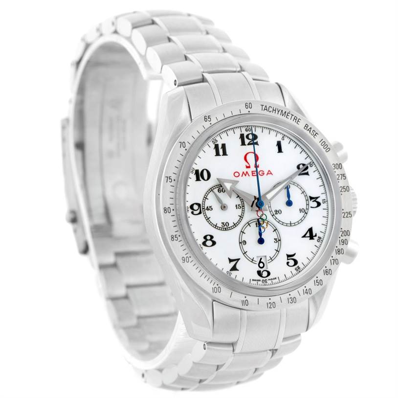 This image shows an Omega Speedmaster 321.10.42.50.04.001 Men
s Stainless Steel White Dial 321.10.42.50.04.001 Men
s Stainless Steel White Dial watch at a three-quarter angle, featuring the bracelet, bezel, dial, and subdials.