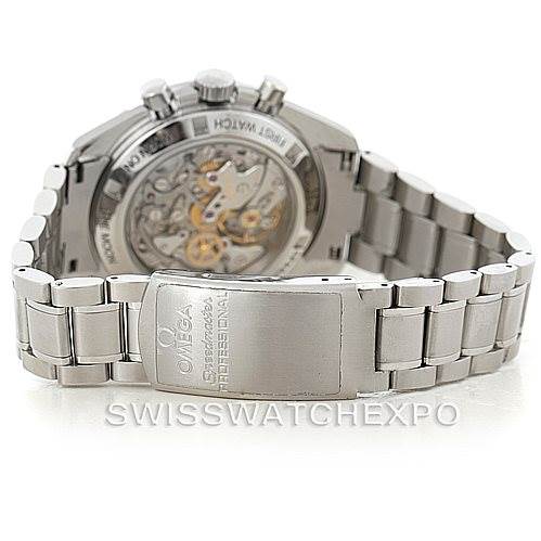 This image shows the back view of an Omega Speedmaster 3572.50.00 Men
s Stainless Steel Black Dial 3572.50.00 Men
s Stainless Steel Black Dial watch, highlighting its stainless steel bracelet and open case back.