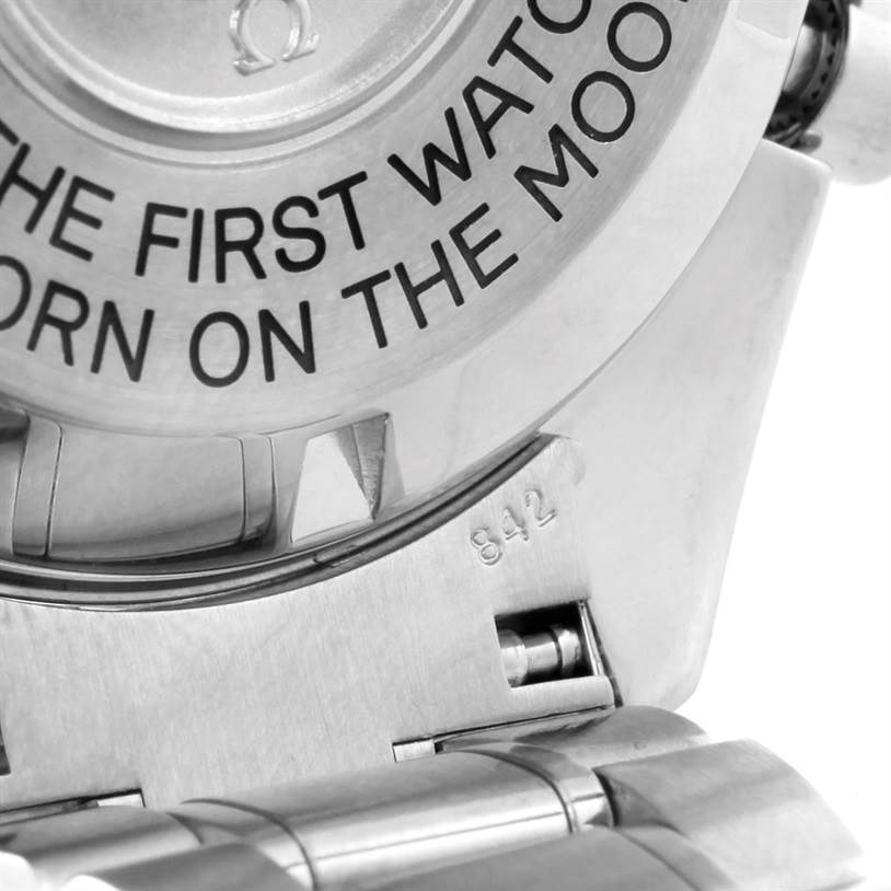 This image shows a close-up of the case back and bracelet of the Omega Speedmaster 3597.21.00 Men
s Stainless Steel Black Dial 3597.21.00 Men
s Stainless Steel Black Dial watch at an angle.