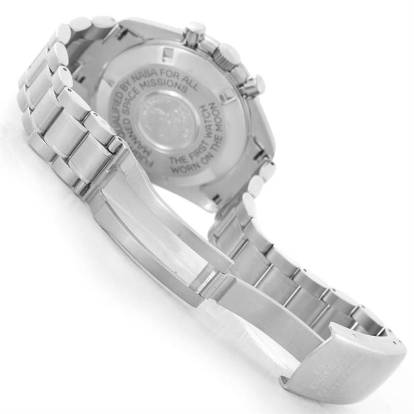 This image shows the bracelet and case back of the Omega Speedmaster 3597.21.00 Men
s Stainless Steel Black Dial 3597.21.00 Men
s Stainless Steel Black Dial watch from a rear angle.