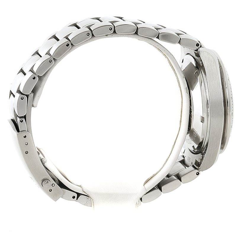 This side angle view shows the bracelet and case of the Omega Speedmaster 3211.31.00 Men
s Stainless Steel Silver Dial 3211.31.00 Men
s Stainless Steel Silver Dial watch.