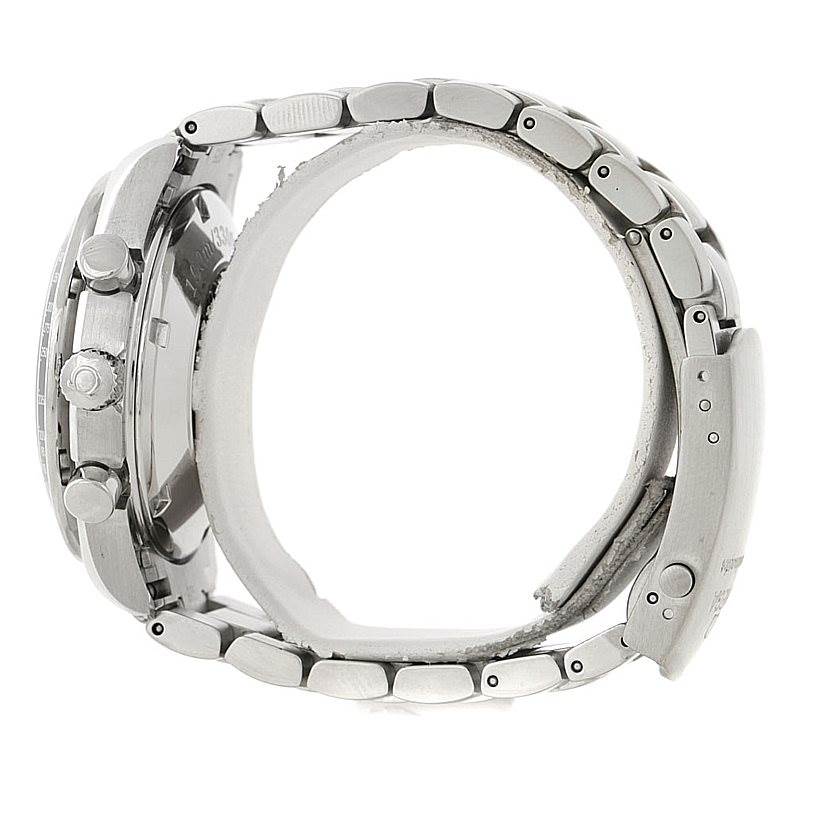 The side view shows the Omega Speedmaster 3210.51.00 Men
s Stainless Steel Black Dial 3210.51.00 Men
s Stainless Steel Black Dial
s case, pushers, and metal bracelet.