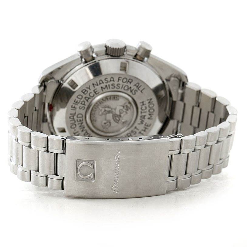 The image shows the back case of the Omega Speedmaster Men
s Stainless Steel Black Dial Men
s Stainless Steel Black Dial watch, along with its clasp and bracelet.