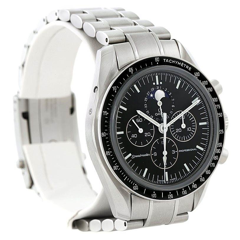 This image shows a side angle view of the Omega Speedmaster 3576.50.00 Men
s Stainless Steel Black Dial 3576.50.00 Men
s Stainless Steel Black Dial watch, highlighting the bracelet, case, and tachymeter bezel.