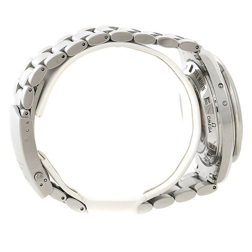 The Omega Speedmaster 3576.50.00 Men
s Stainless Steel Black Dial 3576.50.00 Men
s Stainless Steel Black Dial watch is shown from a side profile, focusing on the stainless steel bracelet and partially the back case.