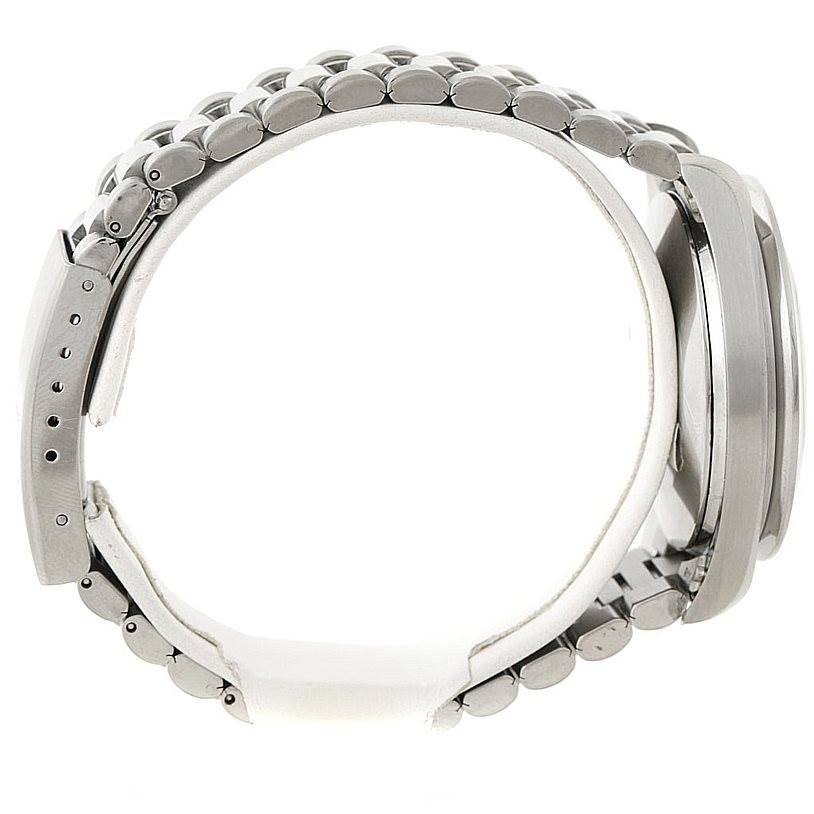 This side view of the Omega Speedmaster 3510.50.00 Men
s Stainless Steel Black Dial 3510.50.00 Men
s Stainless Steel Black Dial watch shows the metal bracelet and case.